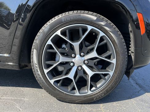 Used 2023 Jeep Grand Cherokee Summit AWD/4WD image 11