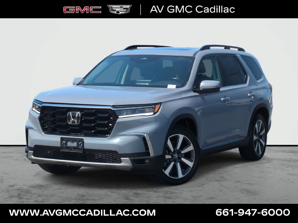 Used 2025 Honda Pilot Touring image 1