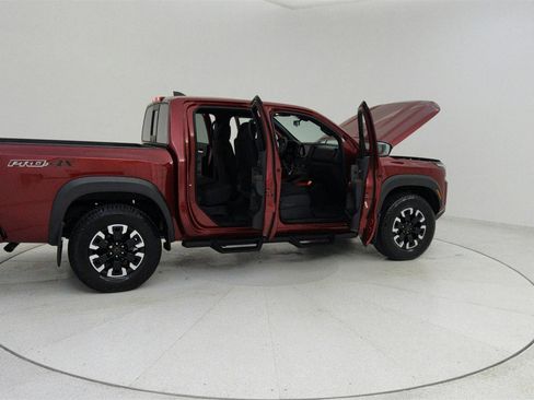 Used 2022 Nissan Frontier PRO-4X w/ Technology Package image 11