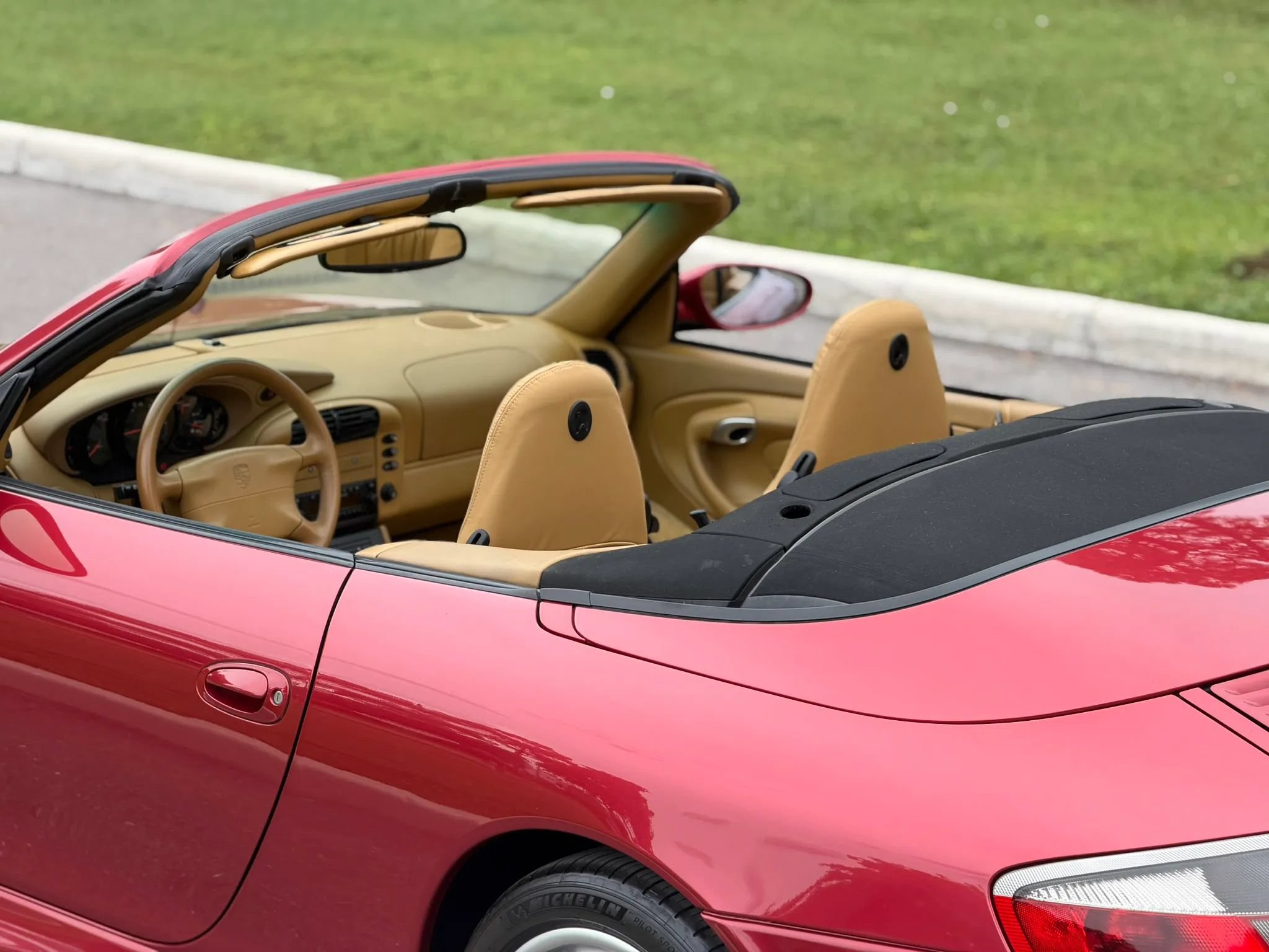 Used 2001 Porsche 911 Cabriolet image 26