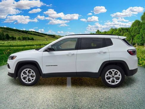 Certified 2025 Jeep Compass Latitude AWD/4WD image 3