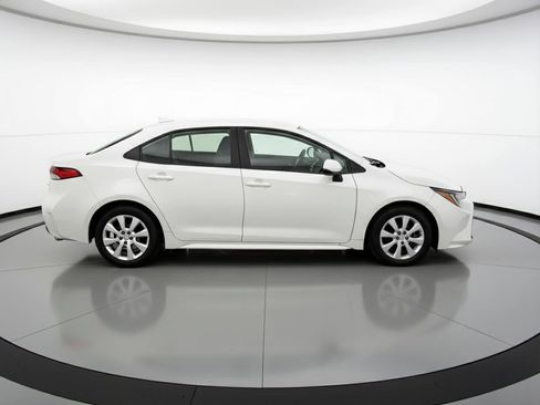 Used 2025 Toyota Corolla LE FWD image 11