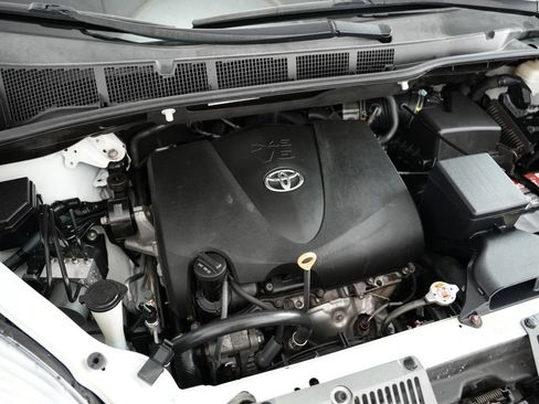 Used 2020 Toyota Sienna XLE w/ XLE Navigation Package FWD image 52