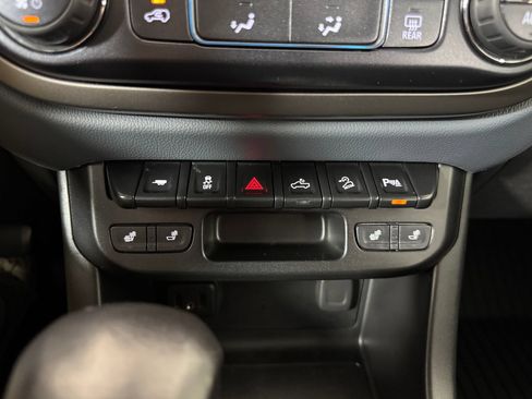 Used 2022 Chevrolet Colorado Z71 w/ Z71 Midnight Edition AWD/4WD image 23