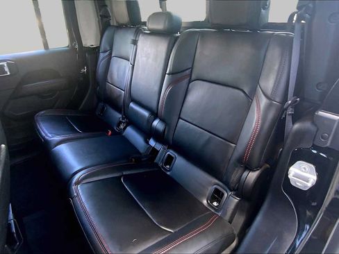 Used 2025 Jeep Gladiator Rubicon w/ Convenience Group AWD/4WD image 21