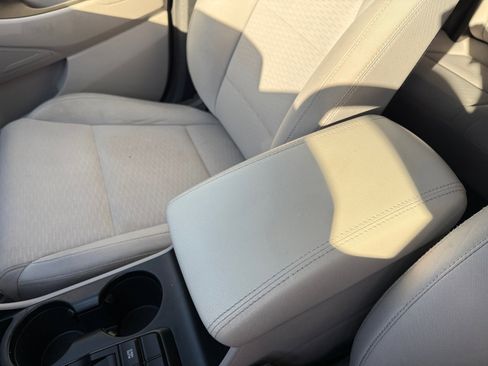 Used 2019 Hyundai Tucson SE image 14