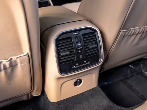 Certified 2026 Porsche Macan AWD/4WD image 44