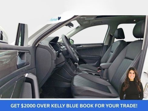 Used 2022 Volkswagen Tiguan SE w/ Panoramic Sunroof Package image 14