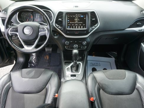 Used 2018 Jeep Cherokee Latitude Plus image 10