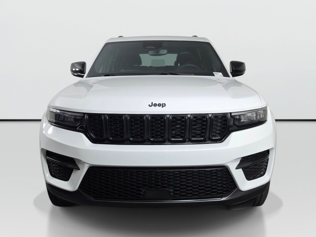 Used 2023 Jeep Grand Cherokee Altitude AWD/4WD image 9