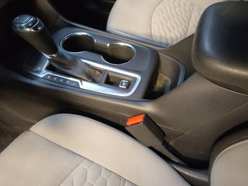 Used 2019 Chevrolet Equinox LS image 26