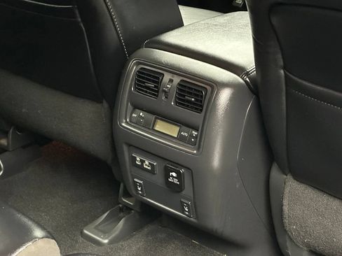 Used 2019 Nissan Pathfinder SL AWD/4WD image 22