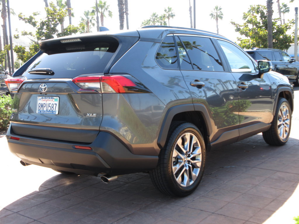 Used 2019 Toyota RAV4 XLE Premium w/ Cold Weather Package FWD image 4