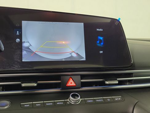 New 2025 Hyundai Elantra Limited image 14