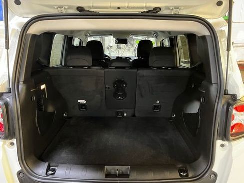 Used 2022 Jeep Renegade Latitude w/ Convenience Group AWD/4WD image 30