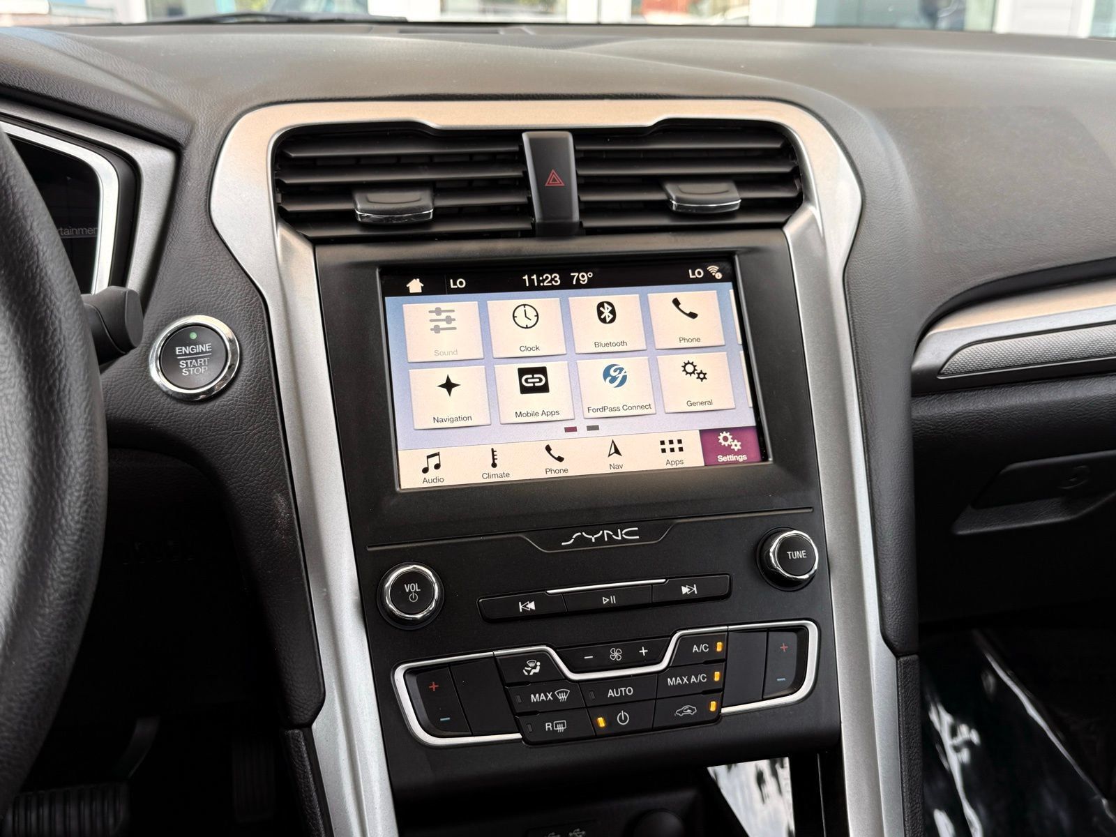 Used 2019 Ford Fusion SE FWD image 33