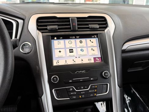 Used 2019 Ford Fusion SE FWD image 33