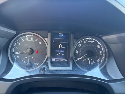 Used 2017 Toyota Tacoma TRD Sport w/ Tow Package (A/T) AWD/4WD image 29