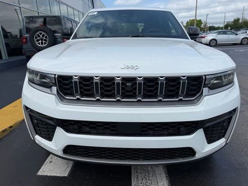 New 2026 Jeep Grand Cherokee Limited AWD/4WD image 2