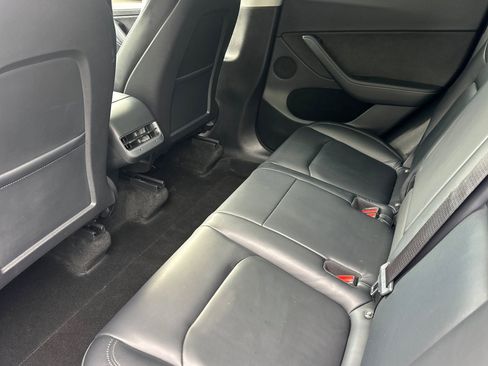 Used 2022 Tesla Model Y Long Range image 15