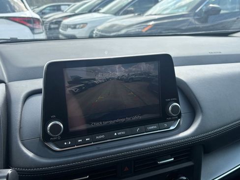 Used 2025 Nissan Rogue SV image 25