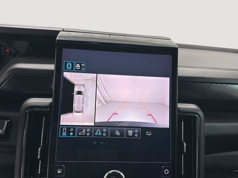 Used 2025 GMC Yukon AT4 w/ AT4 Premium Plus Package AWD/4WD image 13
