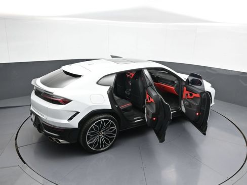Used 2025 Lamborghini Urus SE AWD/4WD image 52