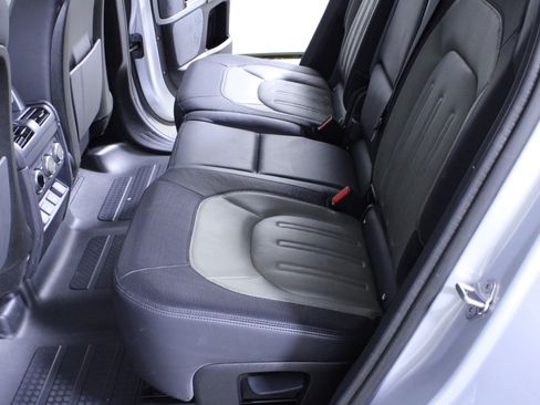 Used 2021 Land Rover Defender 110 X-Dynamic HSE image 12