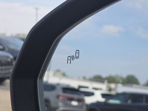 New 2025 Volkswagen Taos S image 17