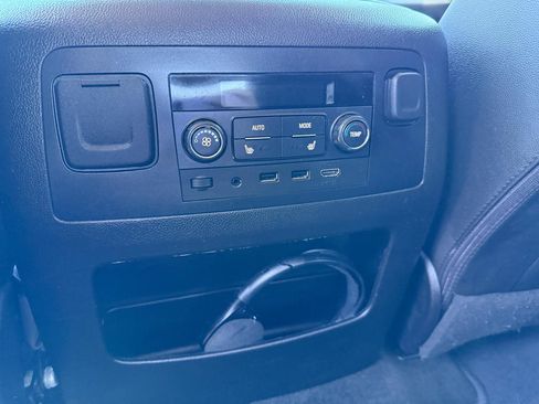 Used 2018 GMC Yukon SLT w/ Premium Edition image 13