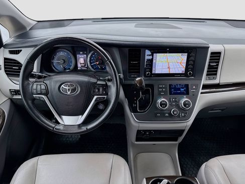 Used 2020 Toyota Sienna XLE image 15