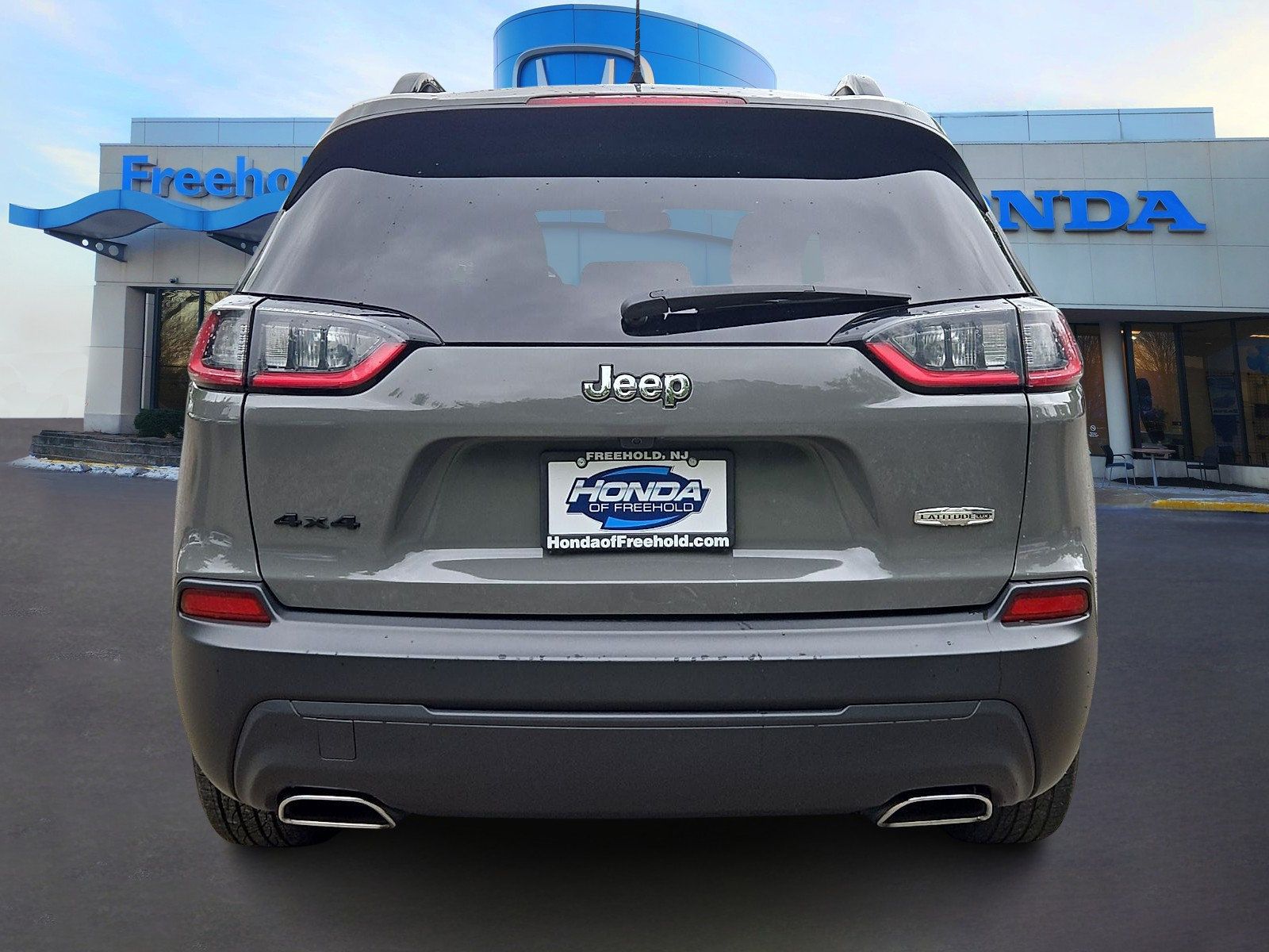 Used 2022 Jeep Cherokee Latitude Lux w/ Mopar Interior Package AWD/4WD image 5