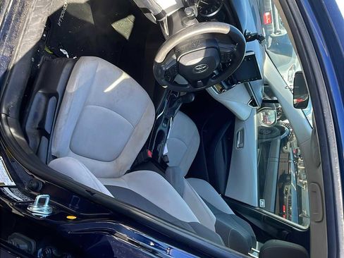 Used 2021 Toyota Corolla LE image 5