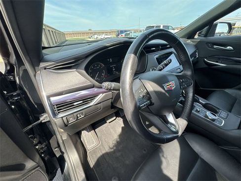 Used 2023 Cadillac XT4 Luxury image 11