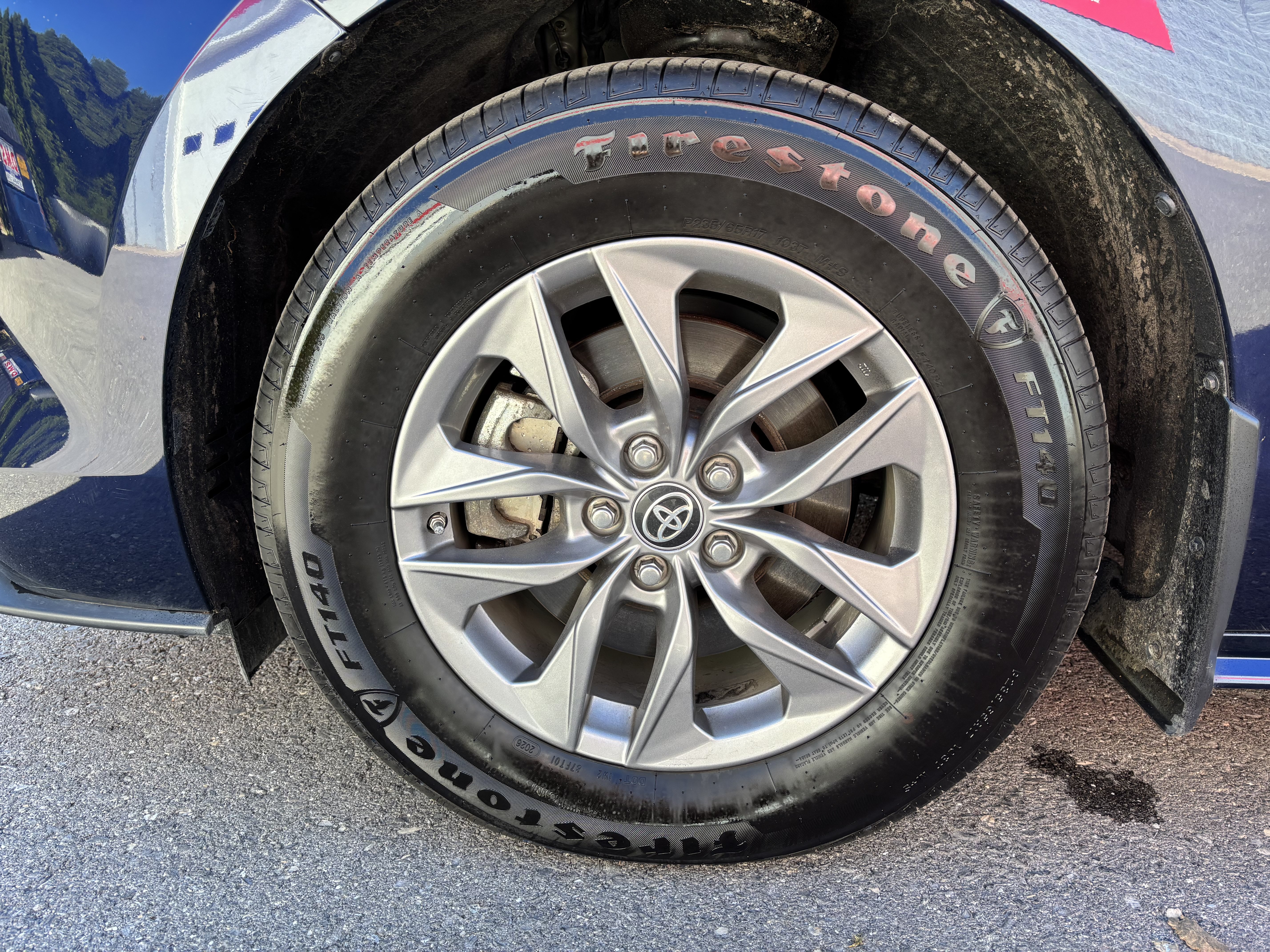Used 2024 Toyota Sienna LE AWD/4WD image 11