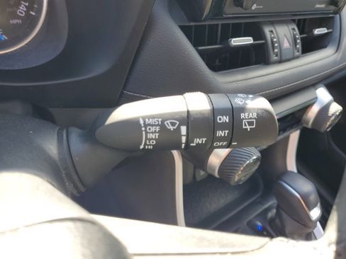 Used 2021 Toyota RAV4 XLE Premium image 27