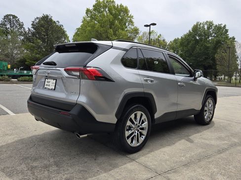 Used 2023 Toyota RAV4 XLE Premium image 4