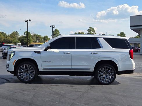 Used 2025 GMC Yukon Denali Ultimate AWD/4WD image 2