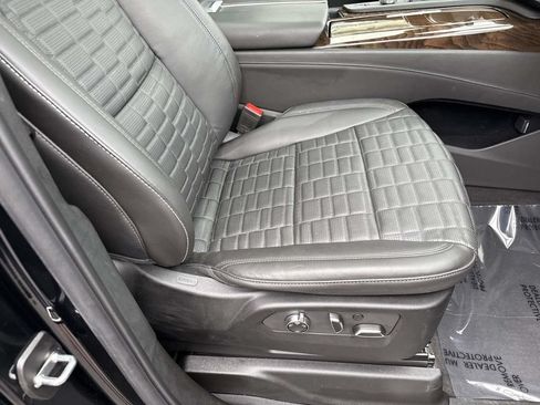 Used 2024 Cadillac Escalade ESV Sport Platinum w/ LPO, ONYX Package AWD/4WD image 28