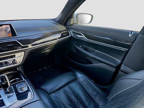 Used 2019 BMW 750i w/ M Sport Package image 21