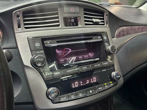 Used 2012 Toyota Avalon Limited image 16