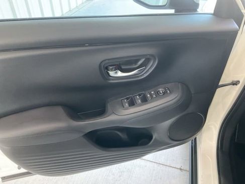 Certified 2023 Honda HR-V LX image 5