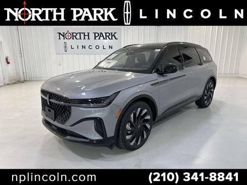 New 2025 Lincoln Nautilus Reserve image 1