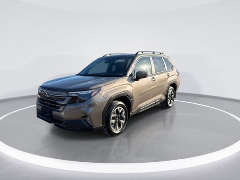 Used 2025 Subaru Forester Premium image 4