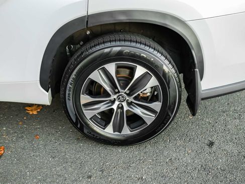 Certified 2023 Toyota Highlander XLE image 14