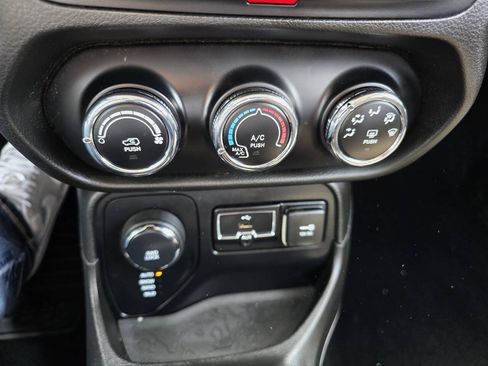 Used 2016 Jeep Renegade Sport w/ Power & Air Group AWD/4WD image 18