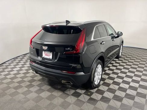Used 2023 Cadillac XT4 Luxury w/ Cold Weather Package AWD/4WD image 7