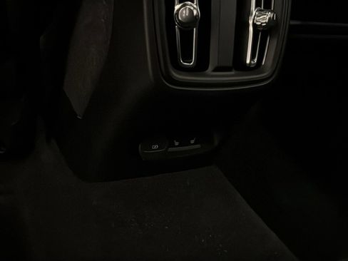 Used 2024 Volvo C40 P8 Recharge Ultimate w/ Protection Package Premier image 30