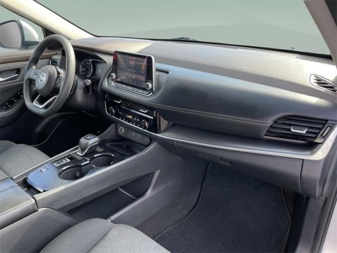 Used 2021 Nissan Rogue SV image 19