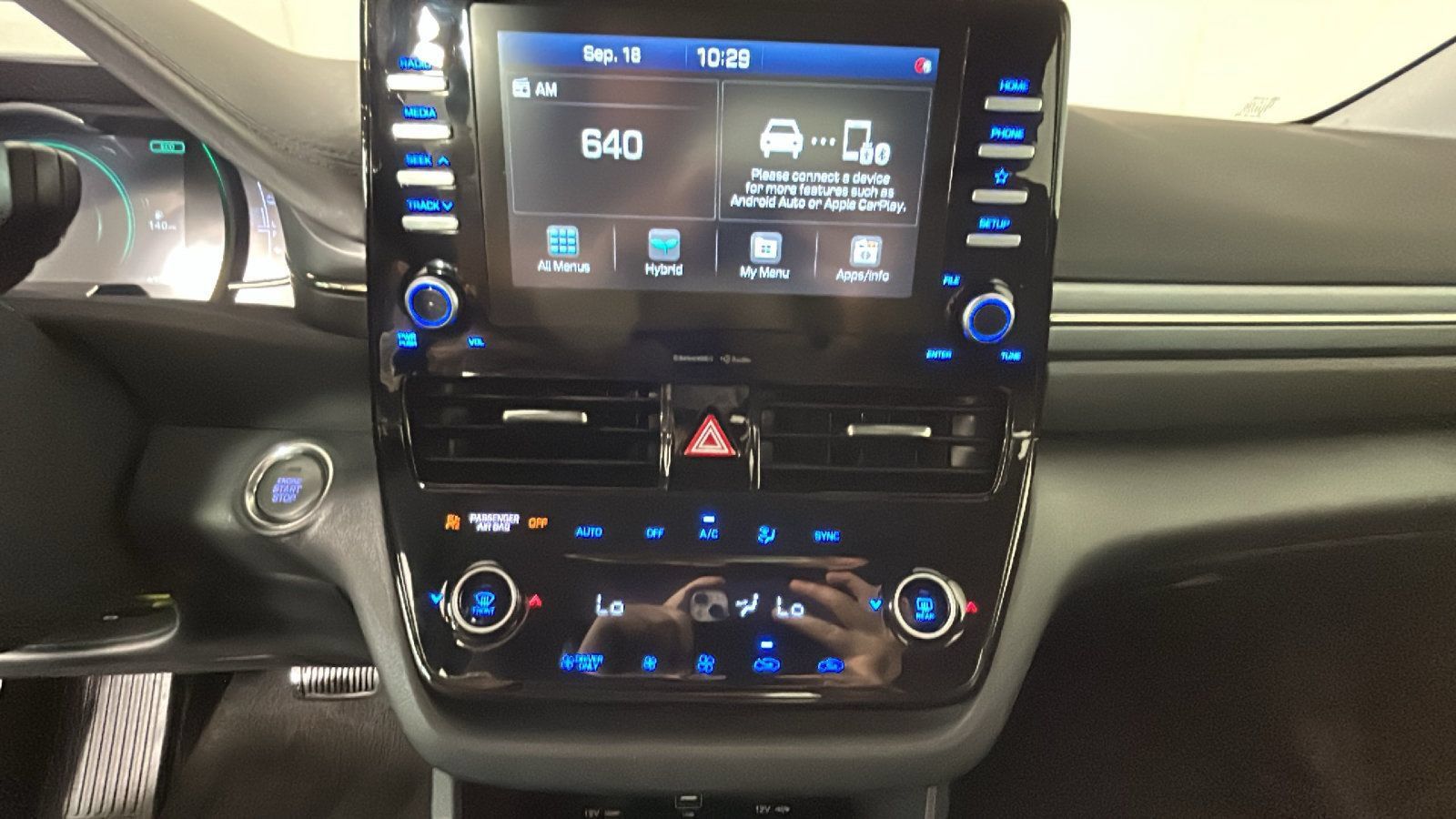 Used 2020 Hyundai Ioniq SE FWD image 27